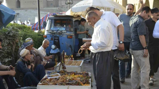Türkiye'de kahvesi, Irak'ta tesbihi yapılıyor