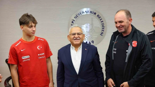 U-16 Milli Takımını konuk eden Büyükkılıç'tan Yüksek İrtifa Kamp Merkezi'nin kalitesine vurgu