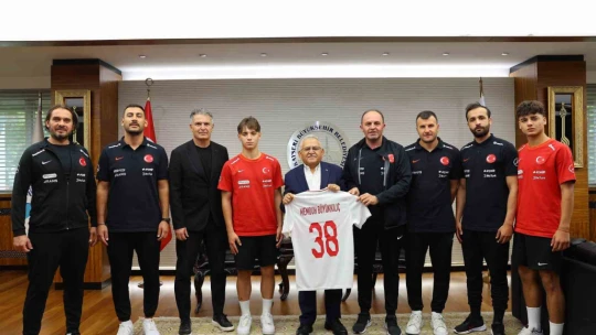 U-16 Milli Takımını konuk eden Büyükkılıç'tan Yüksek İrtifa Kamp Merkezi'nin kalitesine vurgu