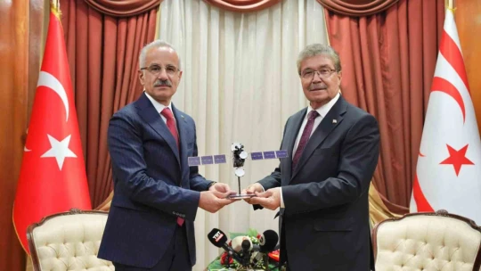 Ulaştırma ve Altyapı Bakanı Uraloğlu, KKTC Cumhurbaşkanı Tatar ile görüştü