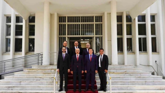 Ulaştırma ve Altyapı Bakanı Uraloğlu, KKTC Cumhurbaşkanı Tatar ile görüştü
