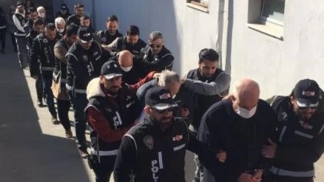 11 müteahhit ve mühendisten 5'i tutuklandı