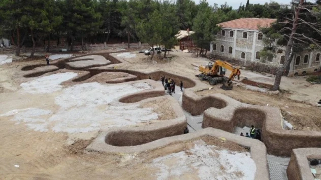 1915 Siper Canlandırması