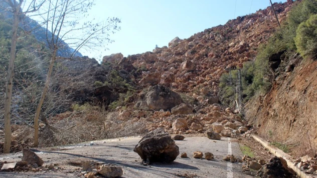 2 büyük deprem 2 dağı birleştirdi