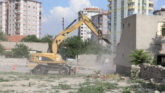 23 blok, 1000 dairelik 2. etap için ilk yıkım başladı