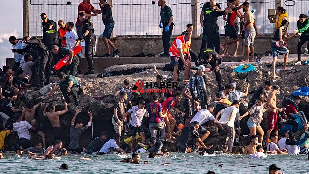 24 saatte 49 bin göçmen İspanya'ya geçti