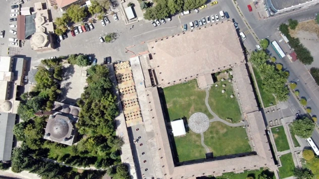 3.5 asırlık çarşı 'çiçek' açtı