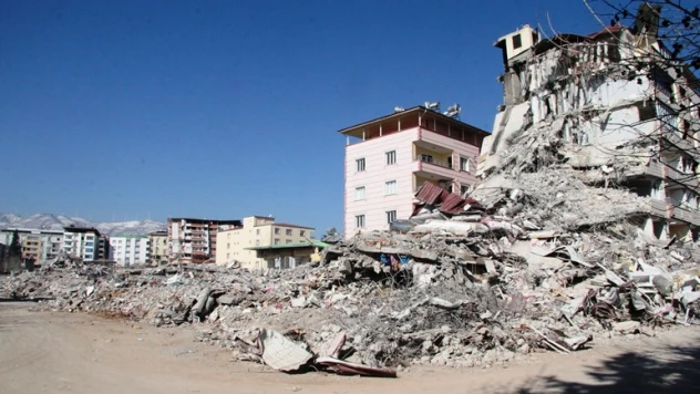 30 yıllık 14 bina 835 kişiye mezar oldu