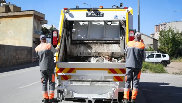 440 Ton çöp toplanıyor, 700 KM yol süpürülüyor