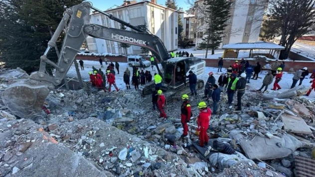 7 katlı binadan 3 gün sonra gelen mesaj onu hayatta tuttu