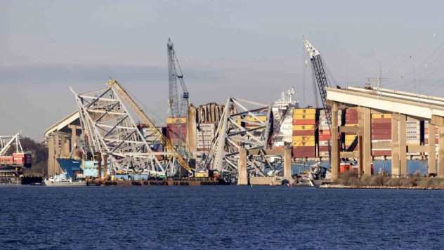 ABD'de yıkılan köprüden nehre düşen 1 kişinin daha cansız bedenine ulaşıldı