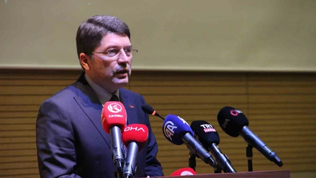 Adalet Bakanı Yılmaz Tunç: : hukuk fakültesinden mezun olanlar önce hukuk mesleklerine giriş sınavını kazanacak.