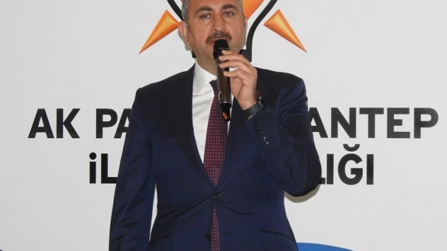 Adalet Eski Bakanı Abdulhamit Gül'den makam değerlendirmesi.