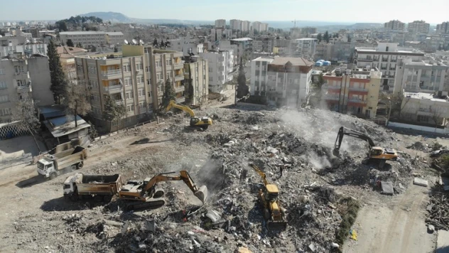 Adıyaman'da depremin 13'üncü günündeki enkaz kaldırma çalışmaları havadan görüntülendi