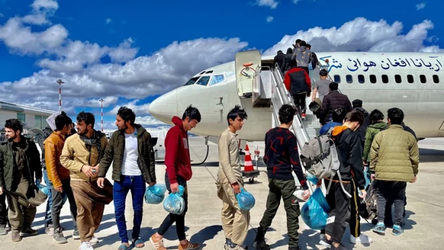 Ağrı'da 138 Afgan göçmen sınır dışı edildi