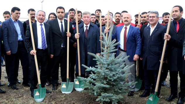 AİÇÜ'de 'Türkiye Yüzyılına Nefes' fidan dikimi etkinliği gerçekleştirildi