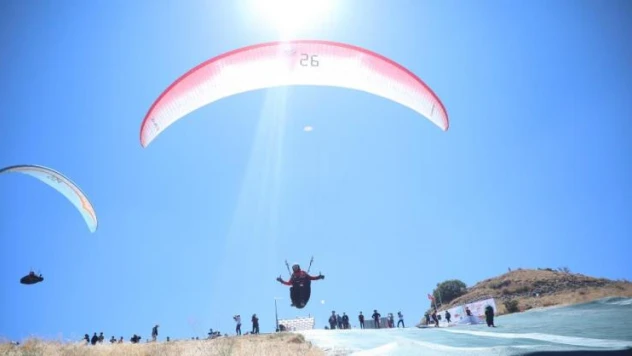 Ali Dağı'nda yamaç paraşütü heyecanı