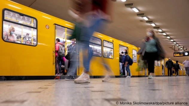 Almanya'da 9 euroluk bilet uygulamasının devamı için protesto