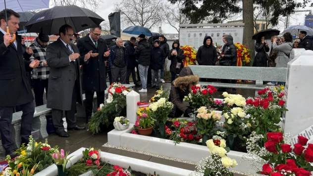 Almanya'da Hanau'daki ırkçı saldırının kurbanları unutulmadı