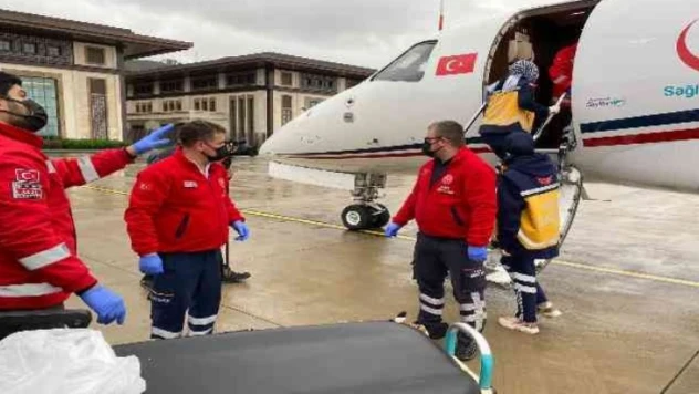 Almanya'da hastanede yatan Türk vatandaşı genç kız ambulans uçakla Türkiye'ye getirildi