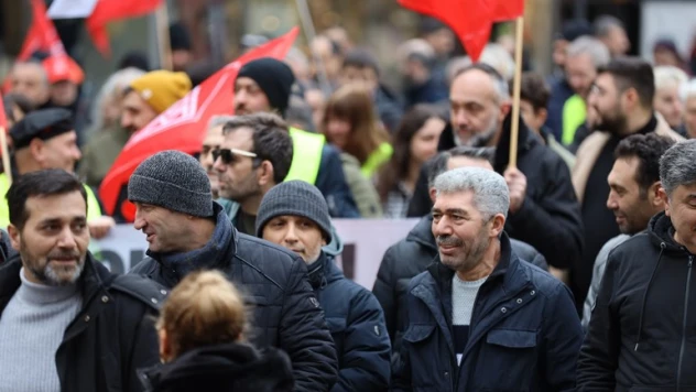 Almanya'da işten çıkarılan Türk işçilerden eylem