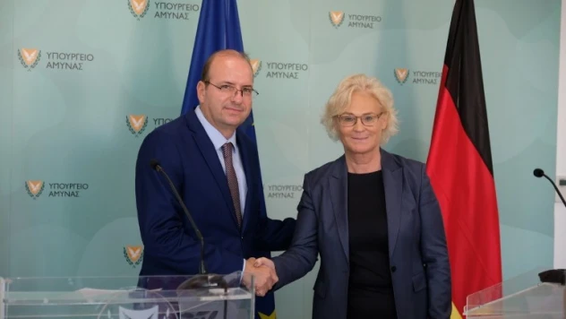 Almanya Savunma Bakanından GKRY'e ziyaret