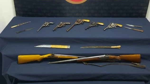 Antika silahları satamadan yakalandı