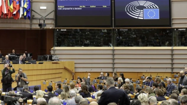 AP, Tarabella ve Cozzolino'nun dokunulmazlıklarını kaldırdı