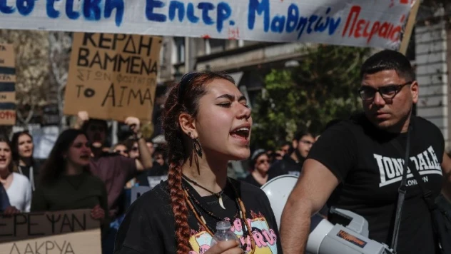 Atina'da 50 bin kişi tren kazasını protesto etti