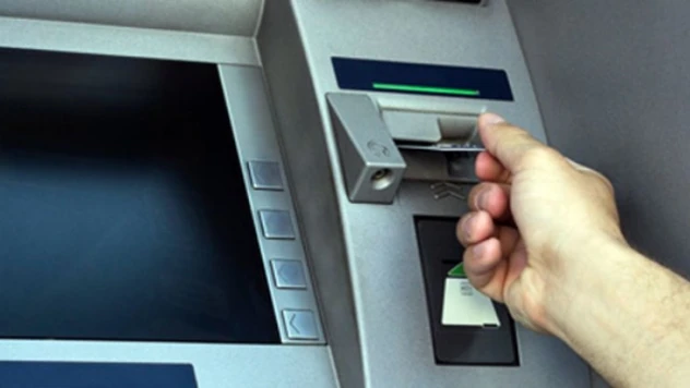 ATM'ye kartını kaptıranlar dikkat