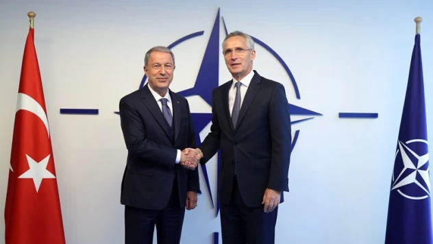 Bakan Akar, NATO Genel Sekreteri Stoltenberg ile görüştü