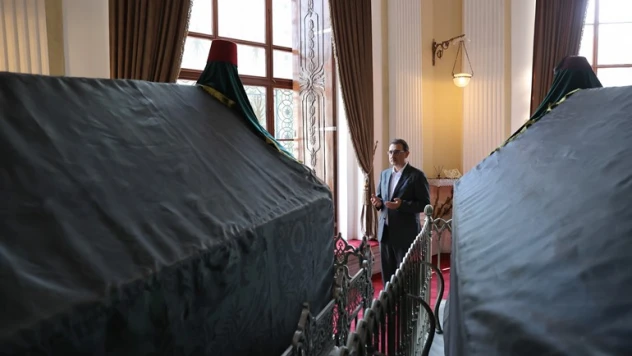 Bakan Dönmez'den anlamlı ziyaret