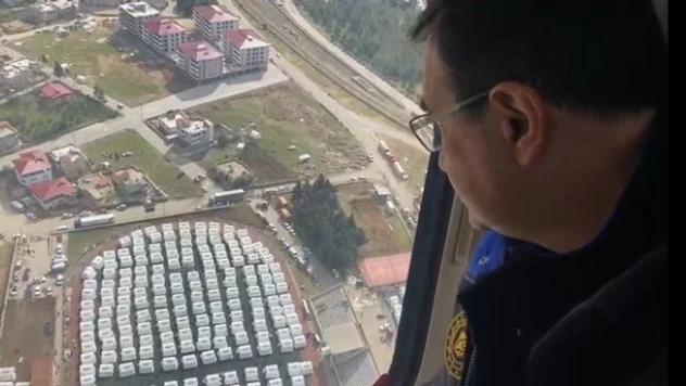 Bakan Dönmez depremden etkilenen enerji hatları ve onarımını inceledi