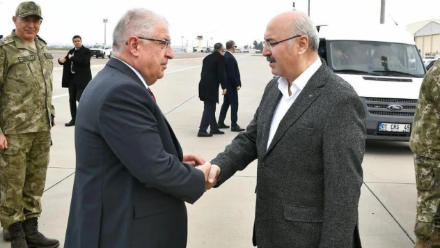 Bakan Güler İncirlik Üssü'nde