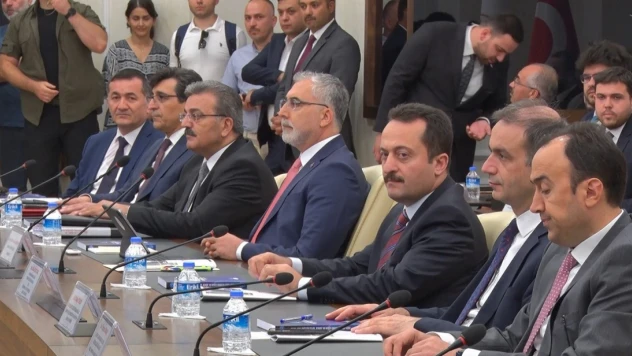 Bakan Işıkhan: 'Mutabakata vararak 'Toplu Sözleşmemizi uzlaşma ile sonuçlandırmayı hedefliyoruz'