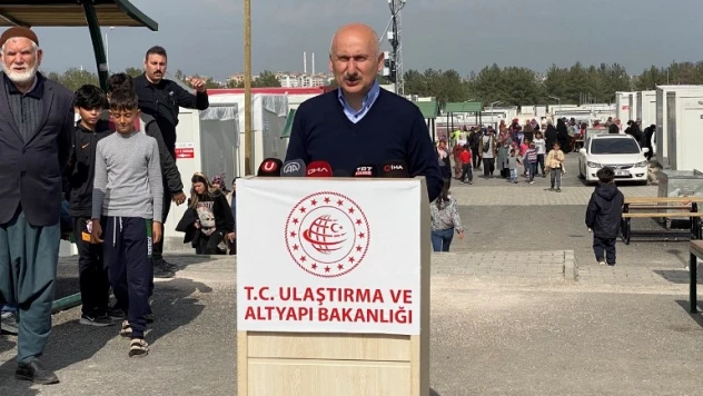 Bakan Karaismailoğlu konteyner ve prefabrik evlerde barınanların sayısını açıkladı