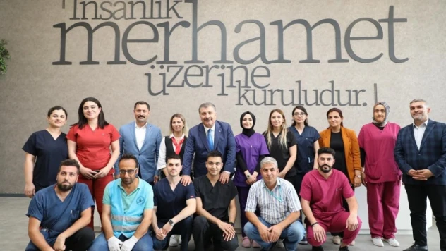 Bakan Koca'dan rekor sürede tamamlanan hastaneye bayram ziyareti