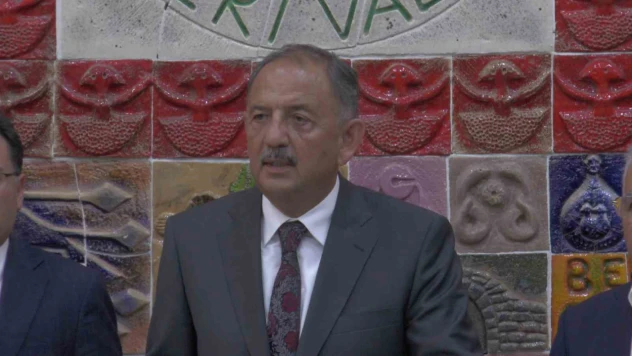 Depremden etkilenen vatandaşlarımızı güvenli konutlarına oturtmak için gece gündüz çalışıyoruz