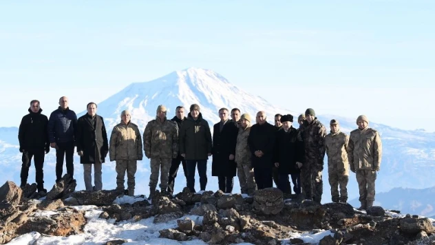 Bakan Soylu yeni yıla teröristlerden temizlenen Tendürek Dağı'nda girdi