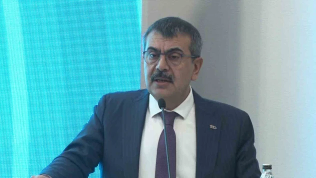 Bakan Tekin'den Türkçe vurgusu