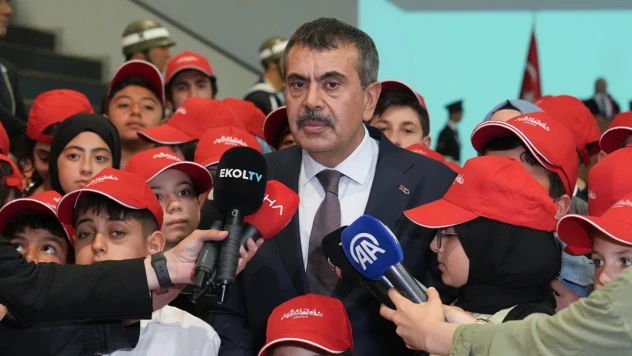 Bakan Tekin'den müfredat eleştirilerine cevap:  'Kendilerine okuyarak eleştirmelerini tavsiye ediyorum'