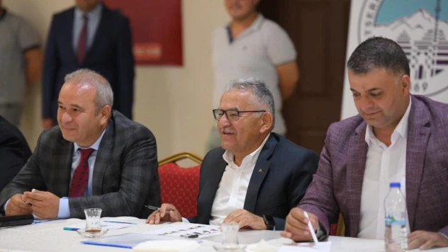 Başkan Büyükkılıç, 1 günde 2 ilçede muhtarlarla buluştu