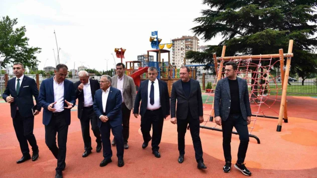 Başkan Büyükkılıç, çocuklara özel 11'inci kütüphaneyi inceledi