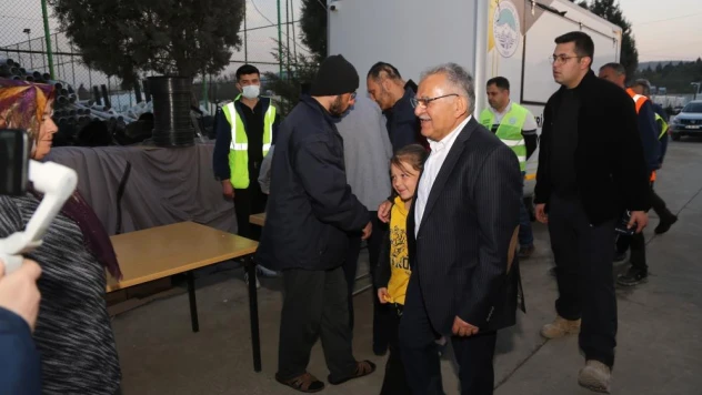 Başkan Büyükkılıç, Konteyner Kent'te depremzedelerle bir araya geldi