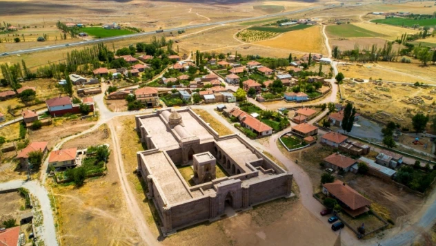 Başkan Büyükkılıç, medeniyetler şehri Kayseri'nin tarihine sahip çıkıyor