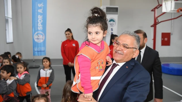 Başkan Büyükkılıç miniklerle buluştu