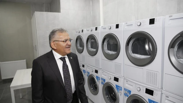 Başkan Büyükkılıç: Siz dersinize çalışın, biz çamaşırlarınızı yıkayalım