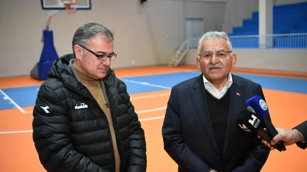 Başkan Büyükkılıç, spor salonunu inceledi, basket oynadı