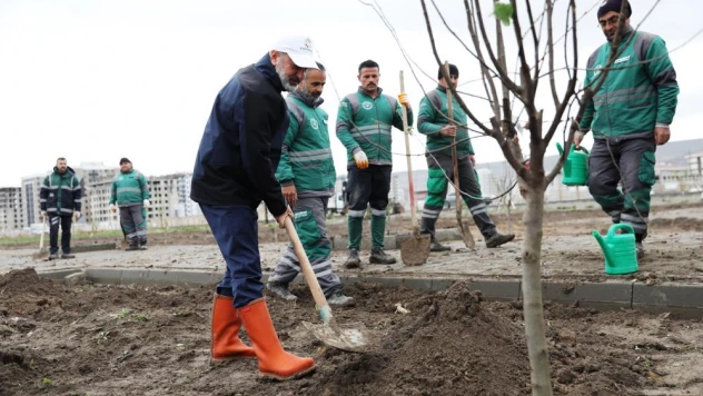 Başkan Çolakbayrakdar'dan Kayseri'de yine ilk olan Meyve Bahçeli Park Projesi