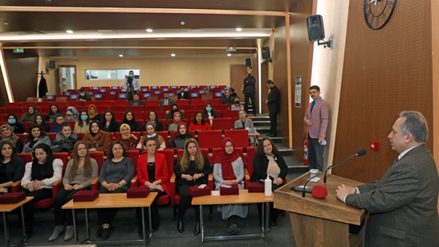 Başkan Yalçın kadın personelle buluştu